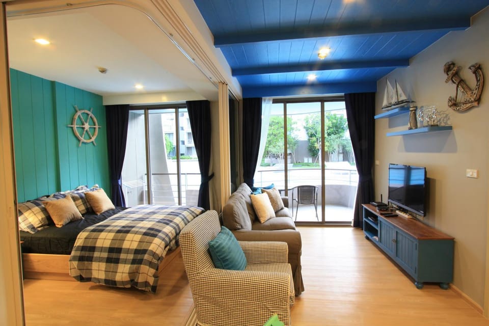 Bed, TV and multimedia, Living room, Bedroom