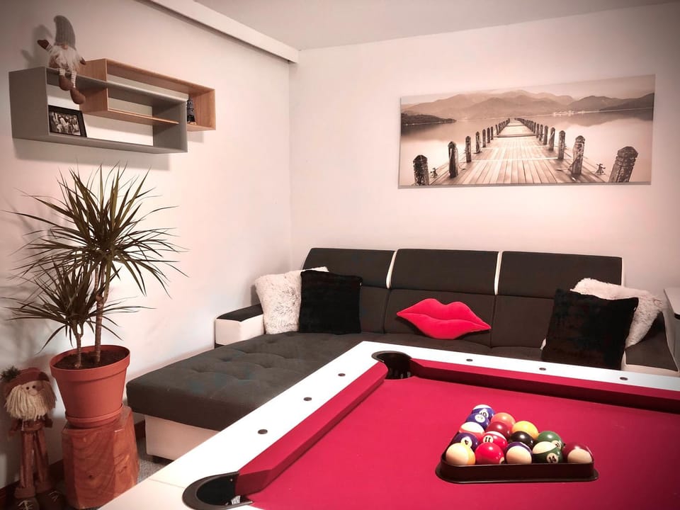 Billiard, Seating area