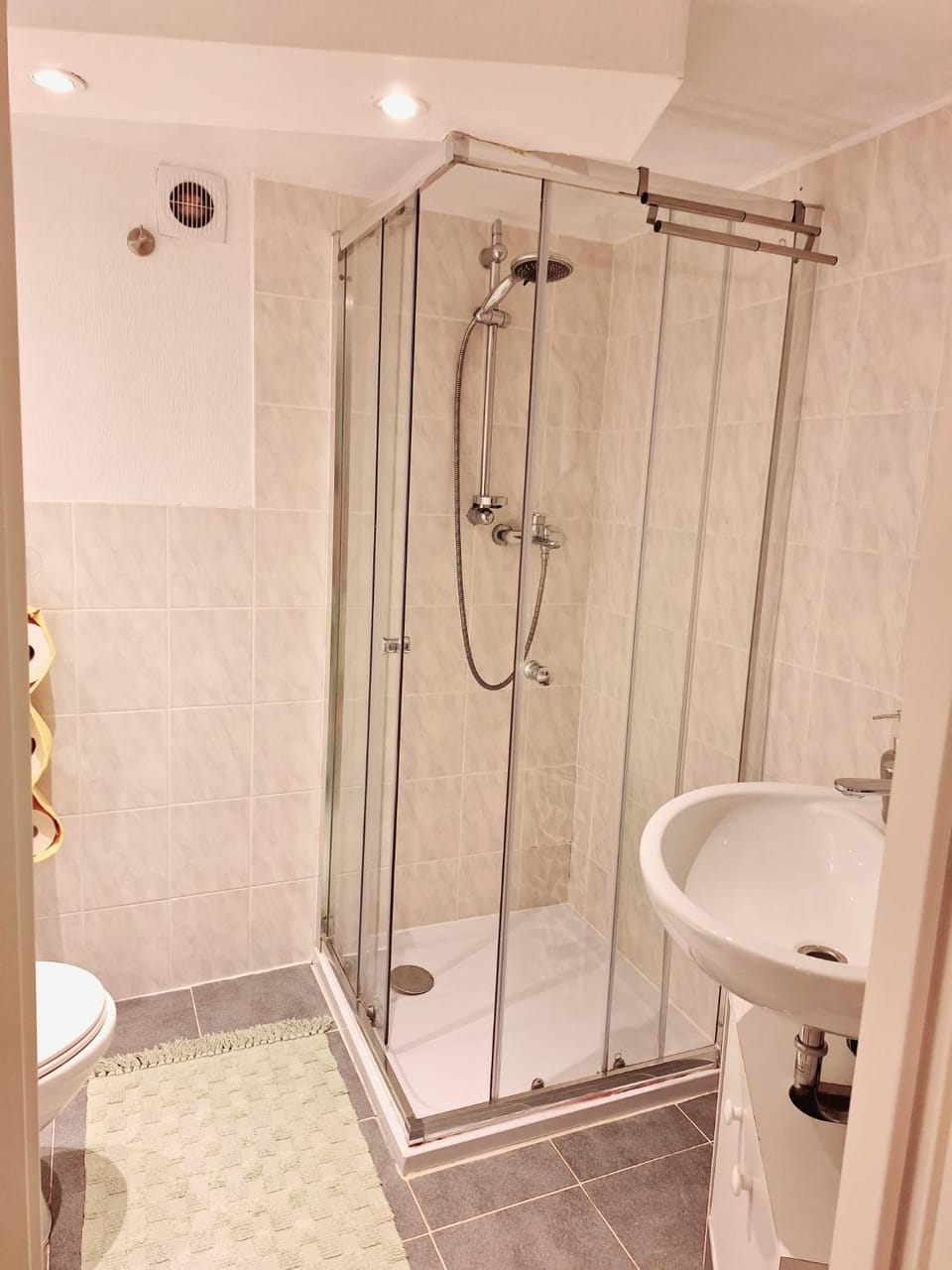 Basement Room Apartment in Mönchengladbach