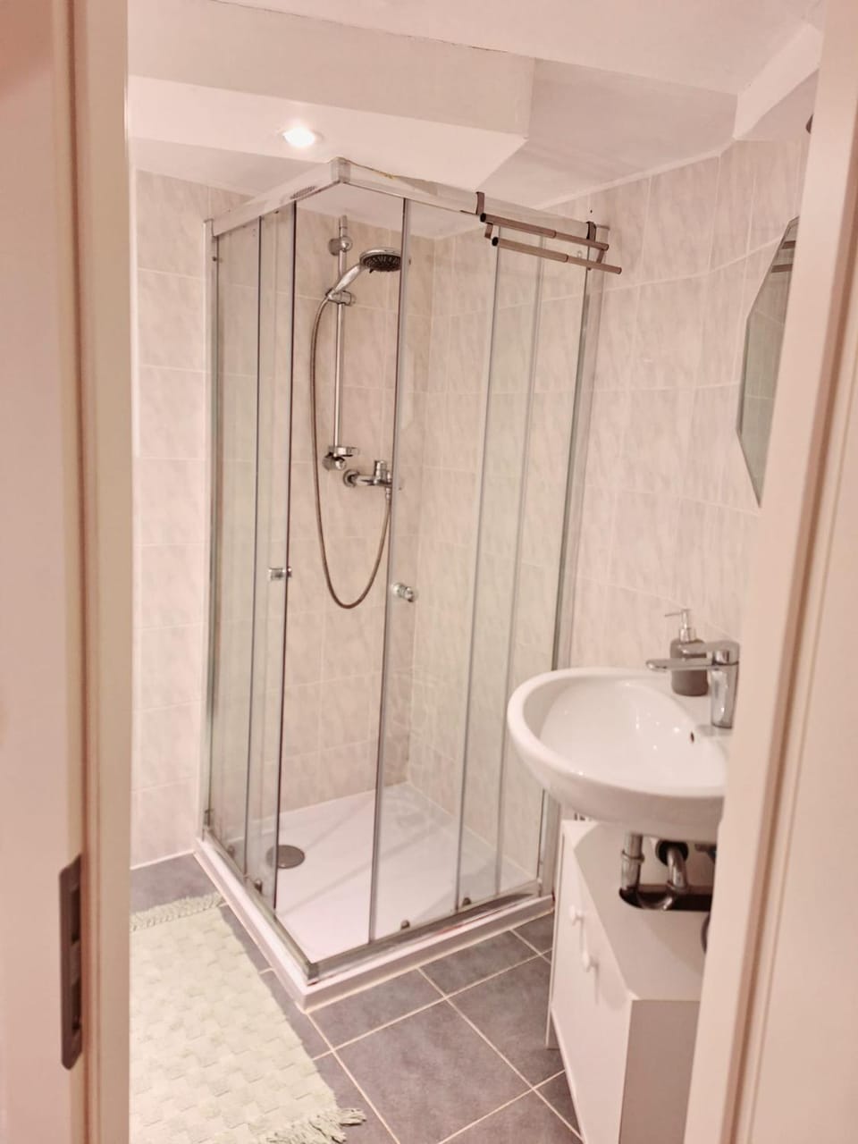 Basement Room Apartment in Mönchengladbach