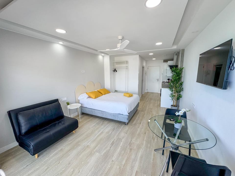 Spectacular Sea Views Torremolinos Apartment in Torremolinos