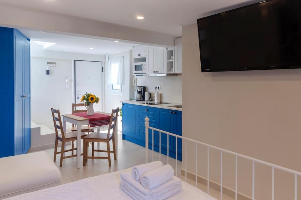 TV and multimedia, Coffee/tea facilities, Kitchen or kitchenette, Dining area