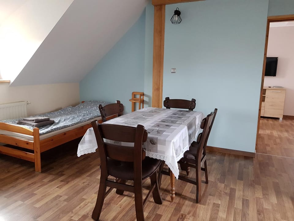 Bed, Dining area