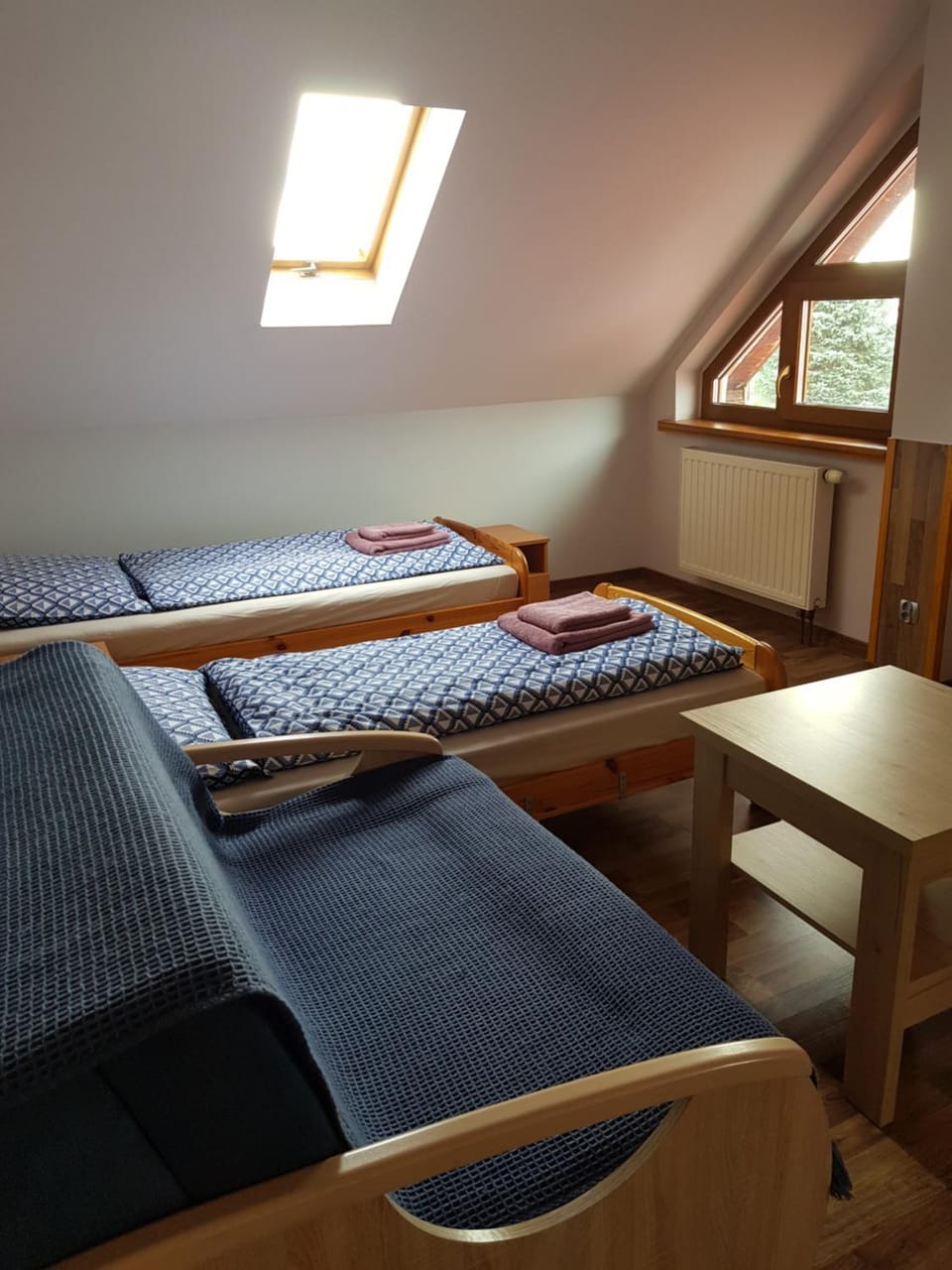 TV and multimedia, Seating area, Bedroom