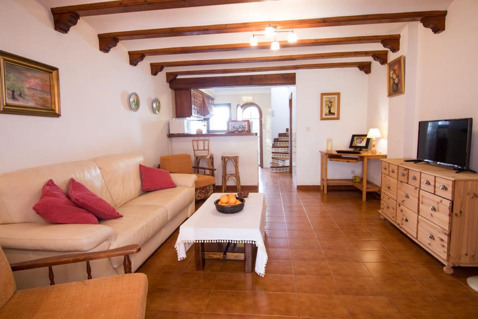 Communal lounge/ TV room, TV and multimedia, Kitchen or kitchenette, Living room, Seating area, Dining area, Evening entertainment