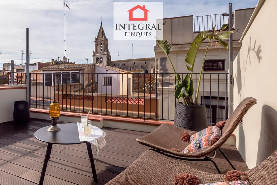 Off site, Balcony/Terrace, On site, Landmark view