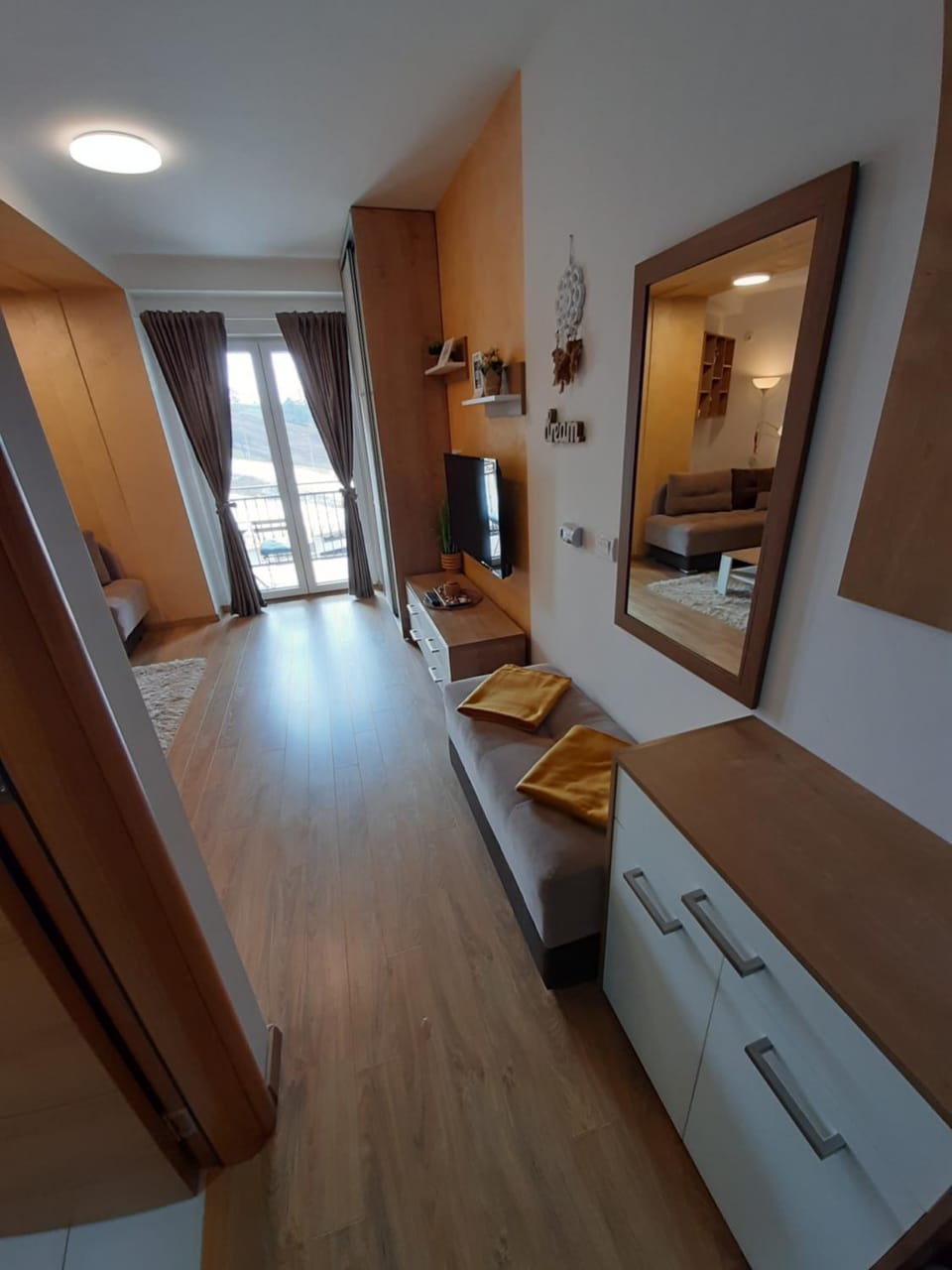 TV and multimedia, Seating area, wardrobe