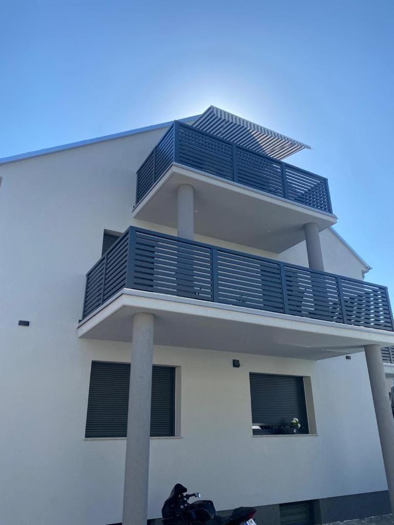 Property building, Day, View (from property/room), Balcony/Terrace