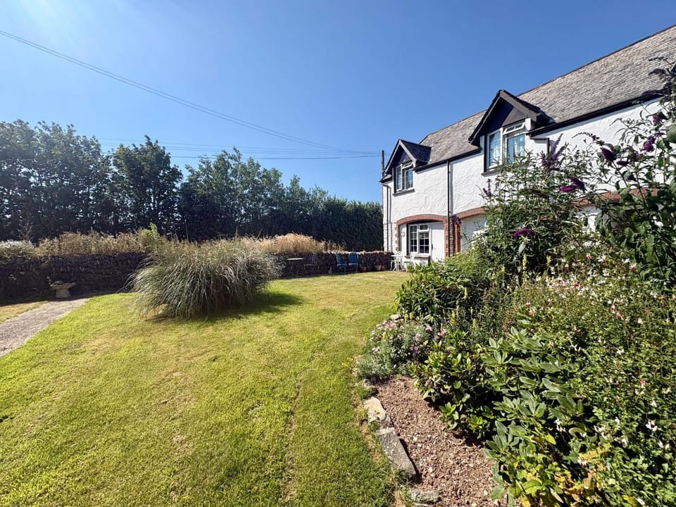Honeysuckle Cottage House in North Devon District
