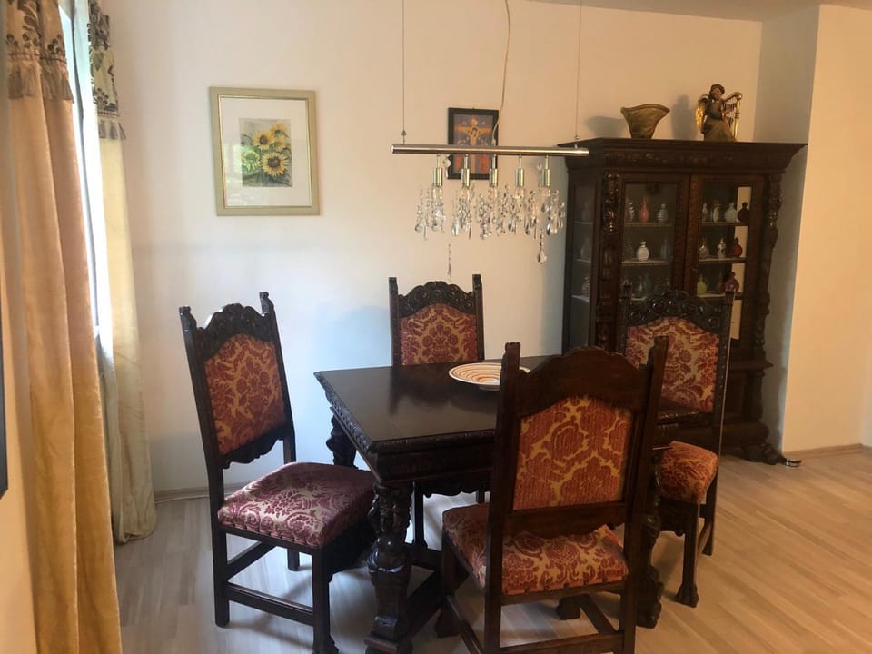 Living room, Seating area, Dining area