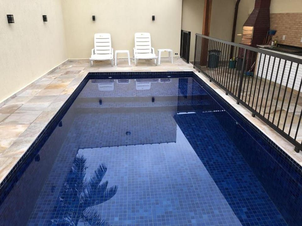Casa ampla e arejada, com piscina e churrasqueira - 03 dormitórios House in Ubatuba