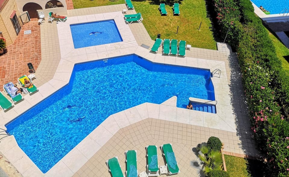 Swimming pool, Swimming pool