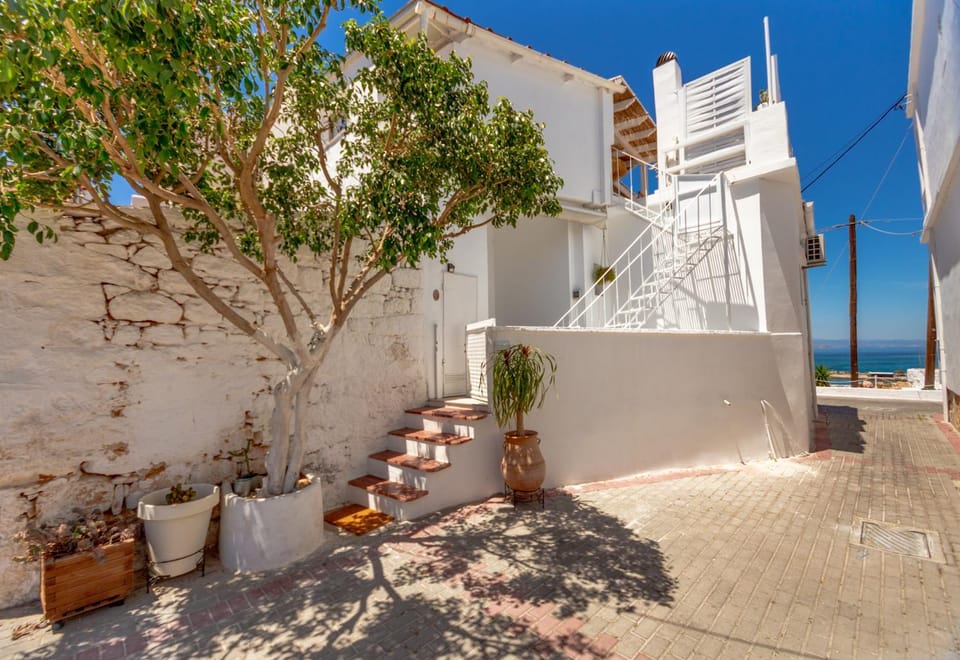 The Roof-Top House in Argolis, Greece