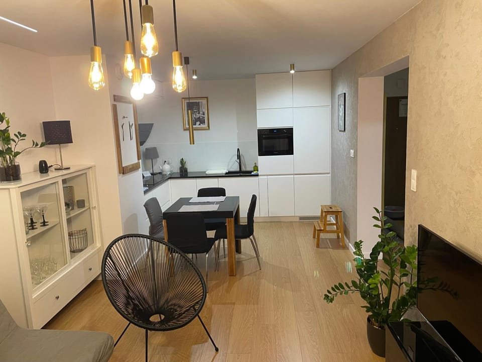 Kitchen or kitchenette, Breakfast