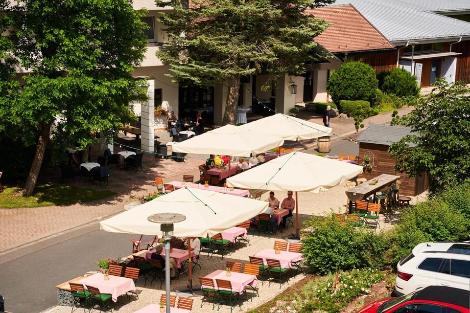 Property building, Restaurant/places to eat, Summer