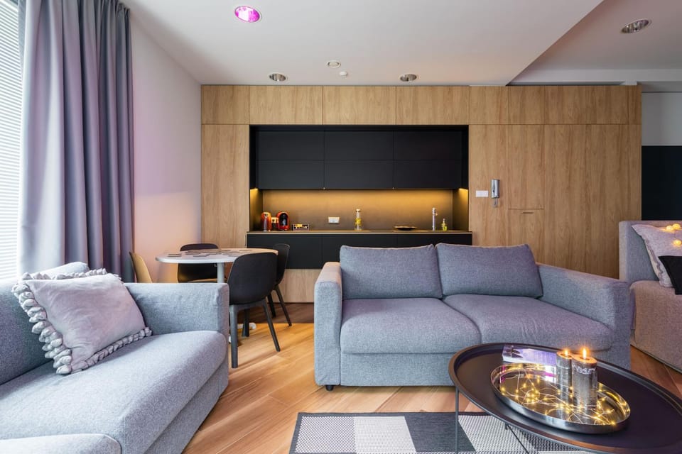 Coffee/tea facilities, Kitchen or kitchenette, Living room, Seating area, Dining area, Breakfast, Dinner