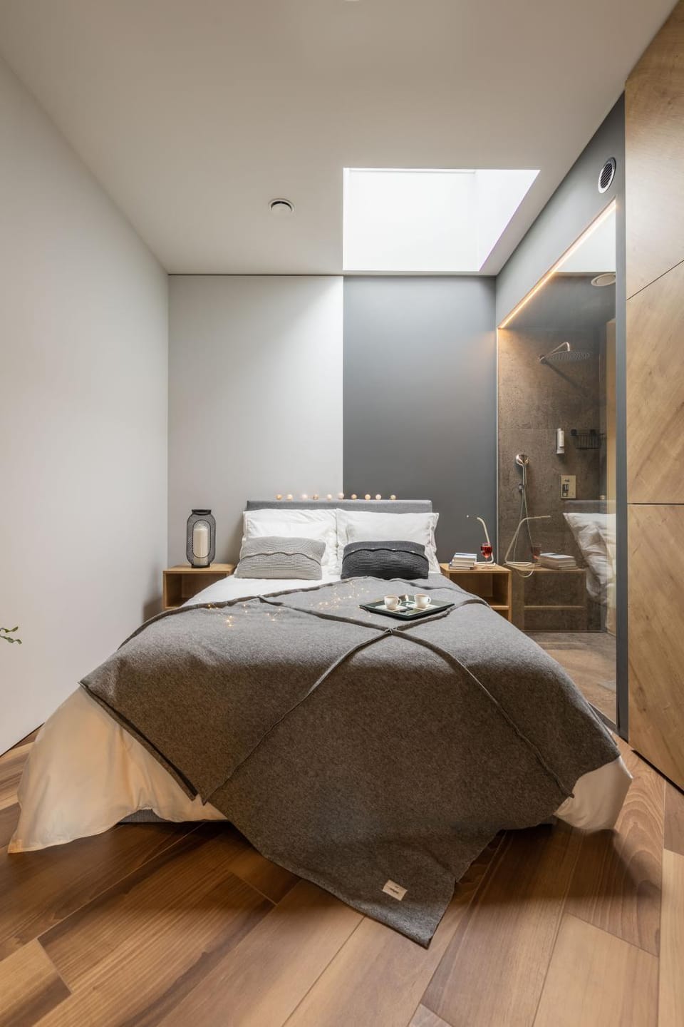 Shower, Bed, Bathroom, Photo of the whole room, Bedroom