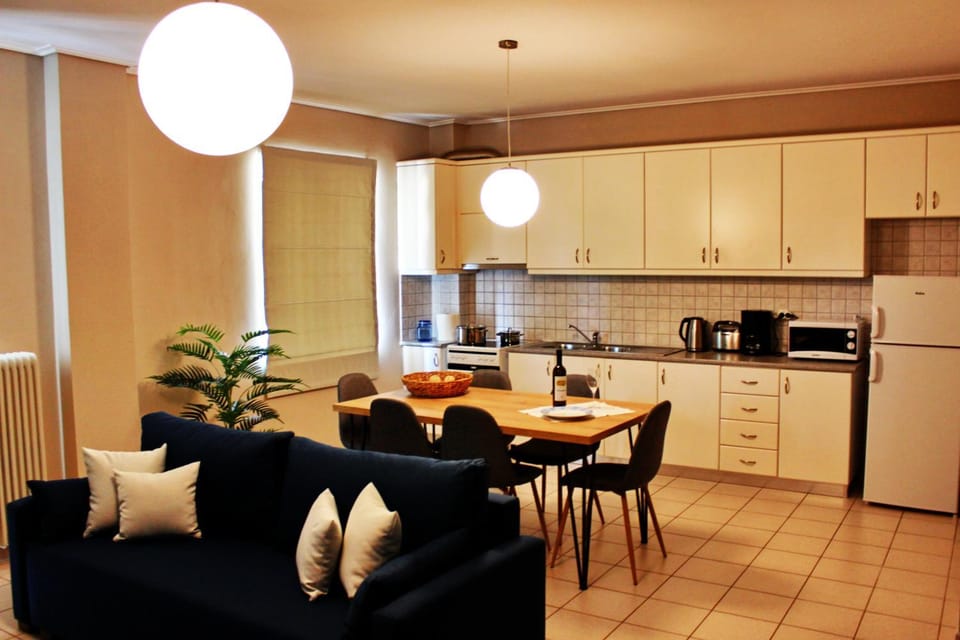 Kitchen or kitchenette, Living room, Seating area, Dining area