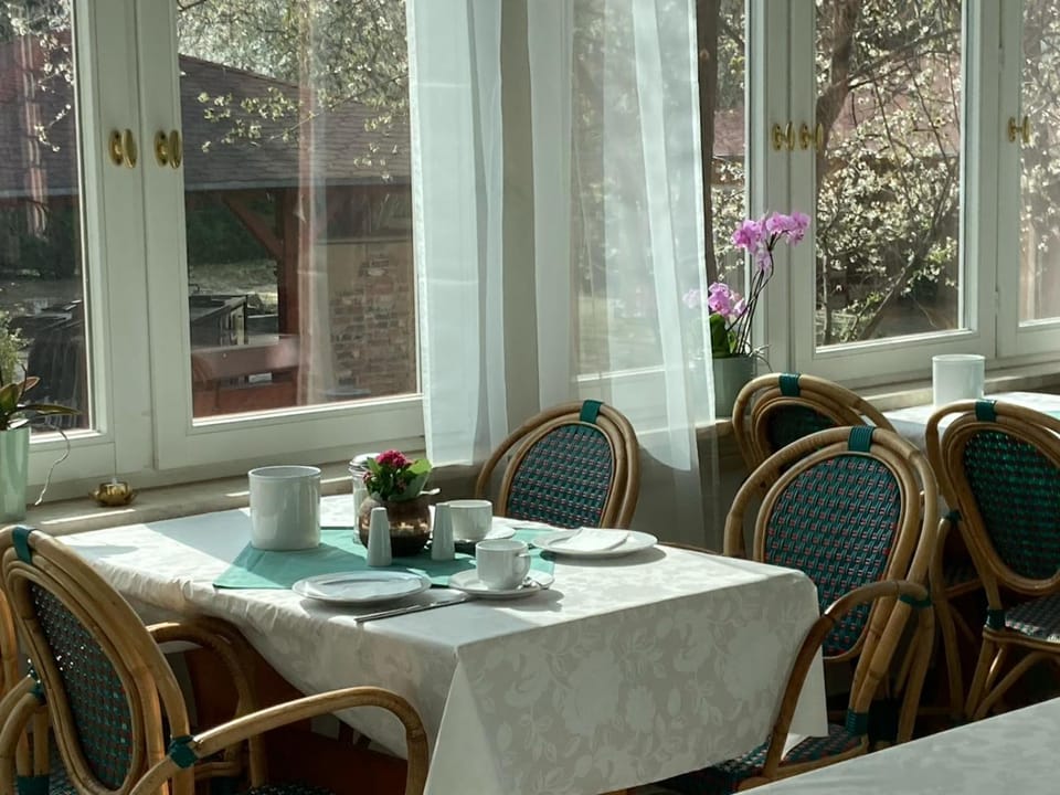 Restaurant/places to eat, Breakfast