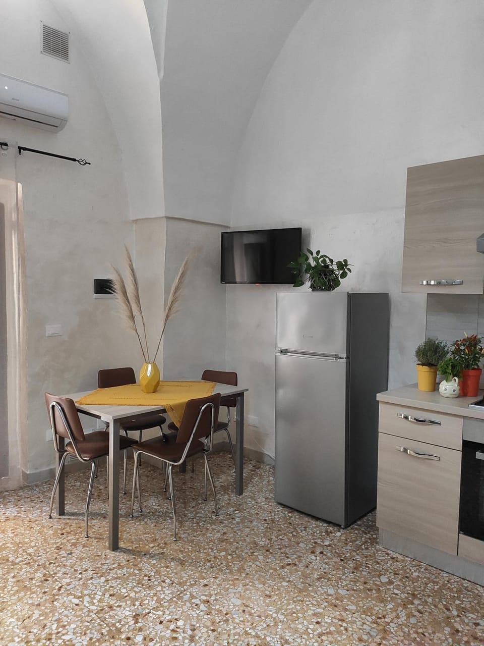 TV and multimedia, Dining area