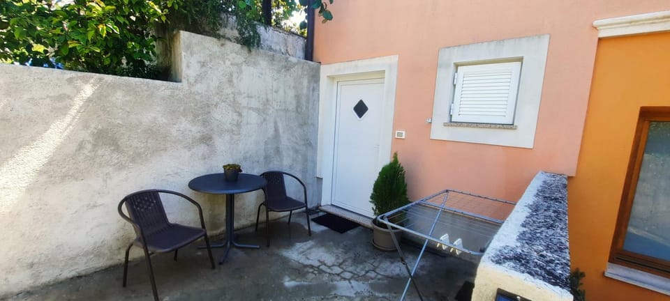 Patio, Seating area