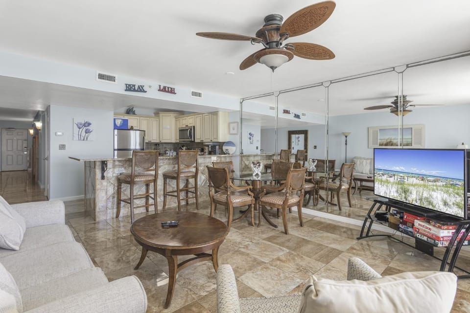 Living room, Dining area