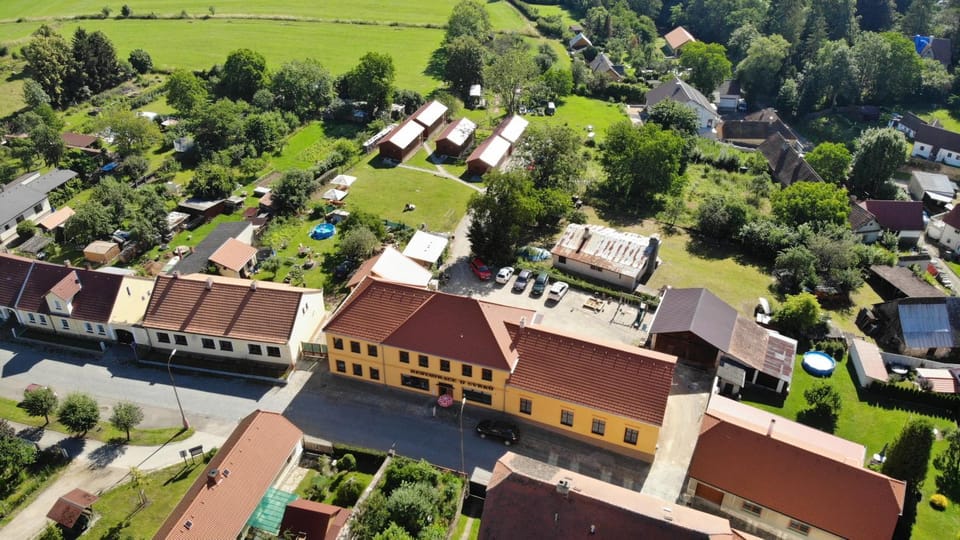 Restaurant/places to eat, Bird's eye view