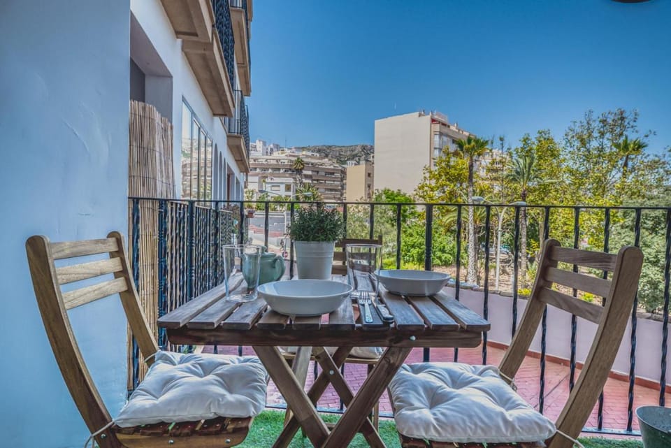 Spring, Winter, Summer, Garden, Balcony/Terrace, Autumn, On site, Pets, Family