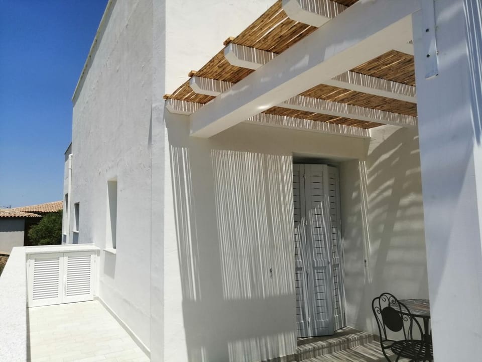 Patio, Facade/entrance, Balcony/Terrace