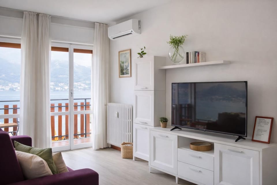 TV and multimedia, Living room, Seating area, internet, air conditioner