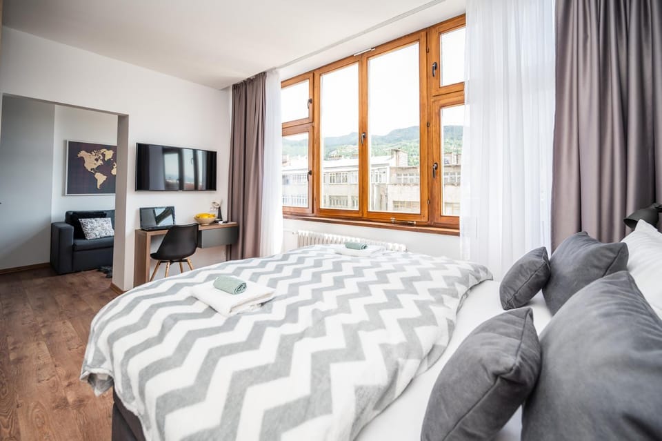 Bed, Photo of the whole room, Seating area, Bedroom