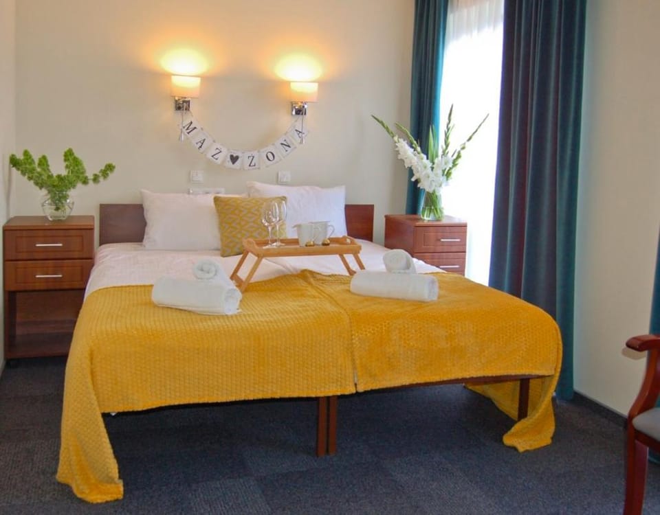 Bed, Photo of the whole room, towels