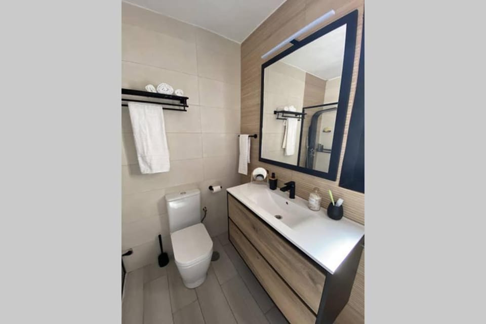 Toilet, Bathroom, towels