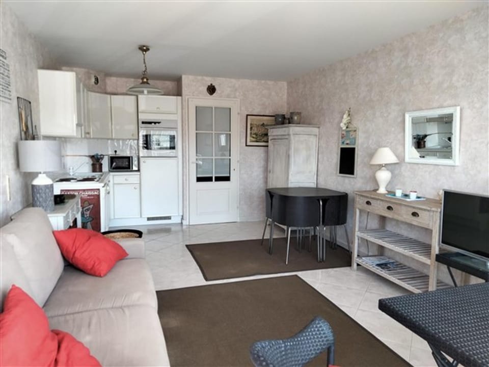Studio Alcôve - Face au Chenal, 50m Plage/Port, 700m Centre-Ville, Capacité 3 pers., Confort Moderne - FR-1-331-202 Apartment in Les Sables-d'Olonne