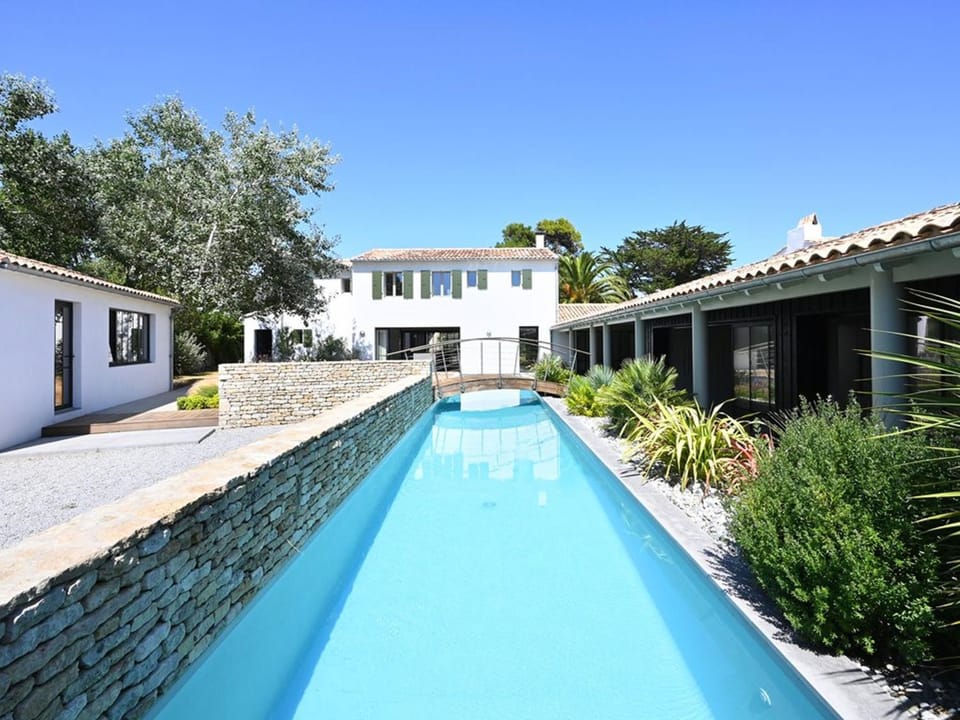 Maison spacieuse avec piscine et accès plage - FR-1-434-69 House in Nouvelle-Aquitaine