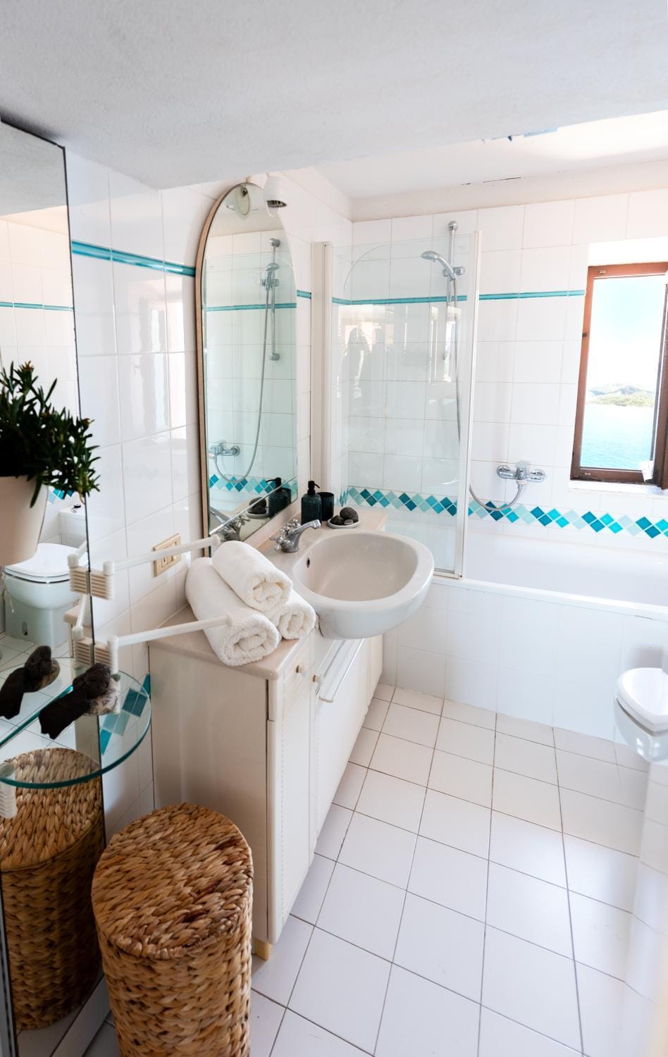 Shower, Toilet, Bathroom, Bath, towels