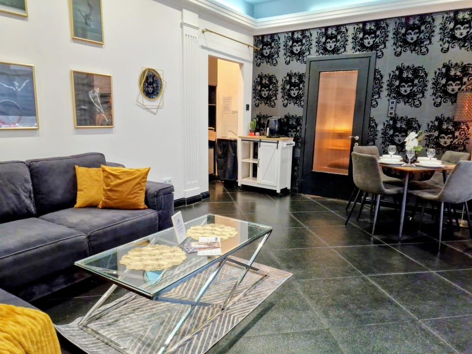 Kitchen or kitchenette, Living room