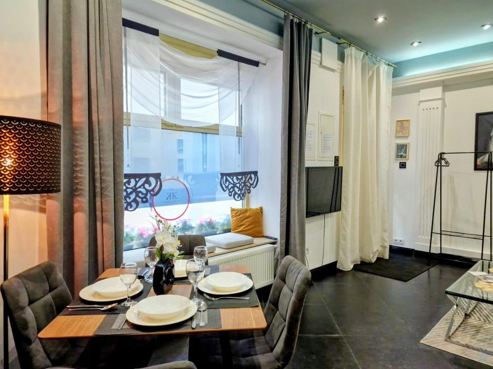 TV and multimedia, Kitchen or kitchenette, Living room