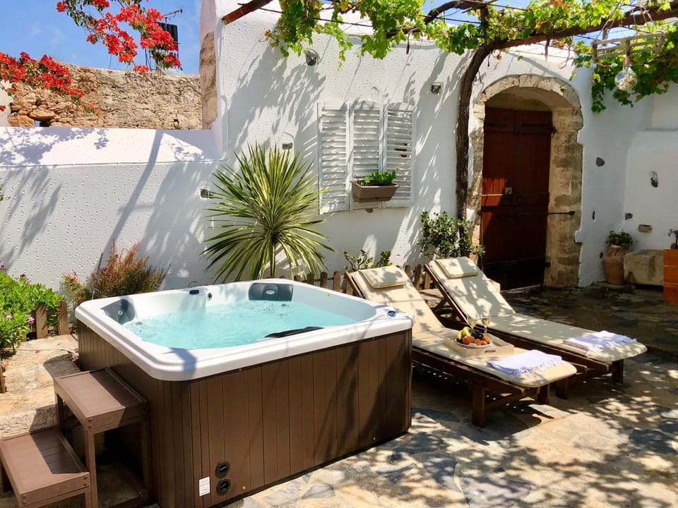 Hot Tub, Hot Tub