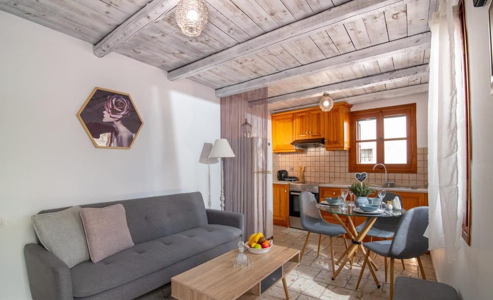 Kitchen or kitchenette, Living room, Dining area
