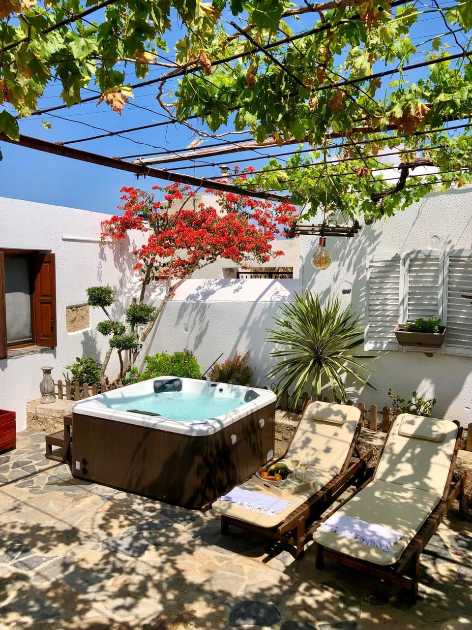 Hot Tub, Hot Tub, Inner courtyard view