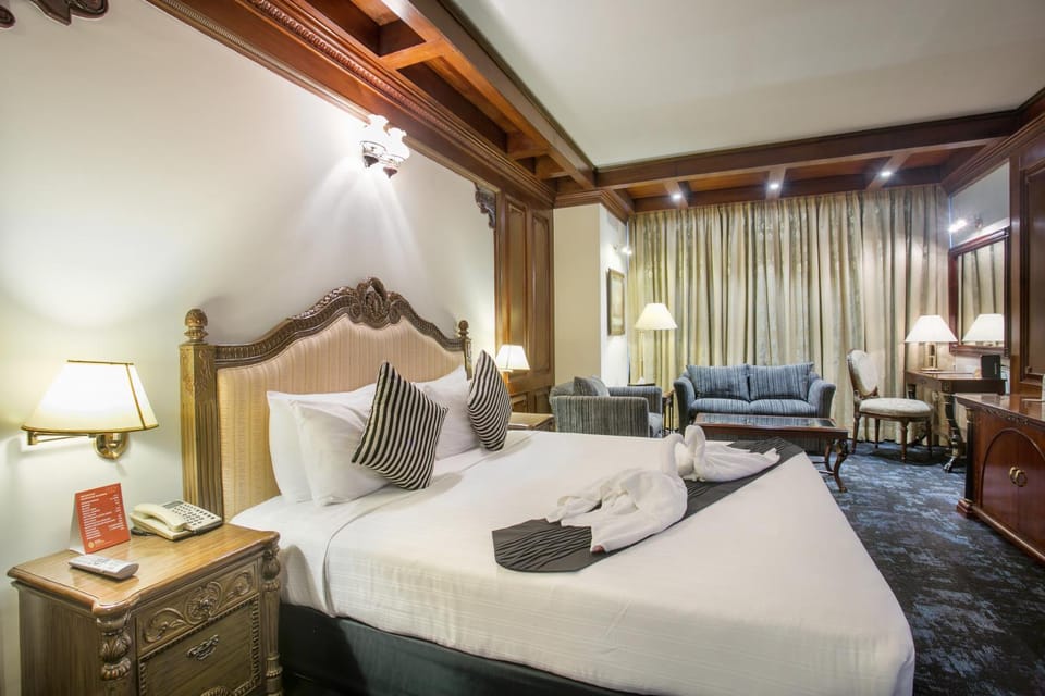 Bed, Photo of the whole room, Seating area, Bedroom