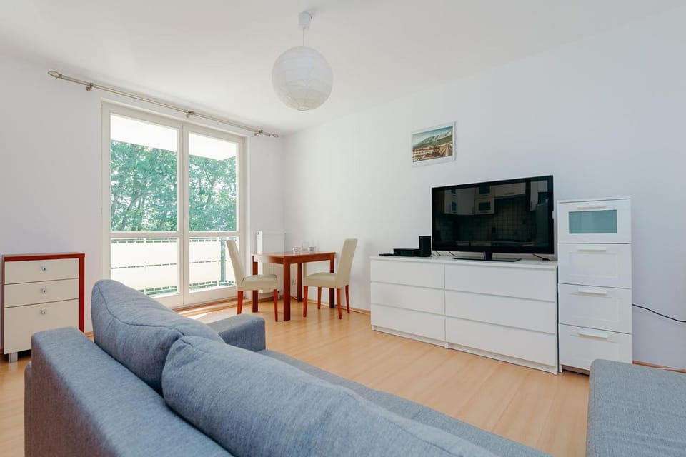 Bed, TV and multimedia, Living room, Seating area, Dining area