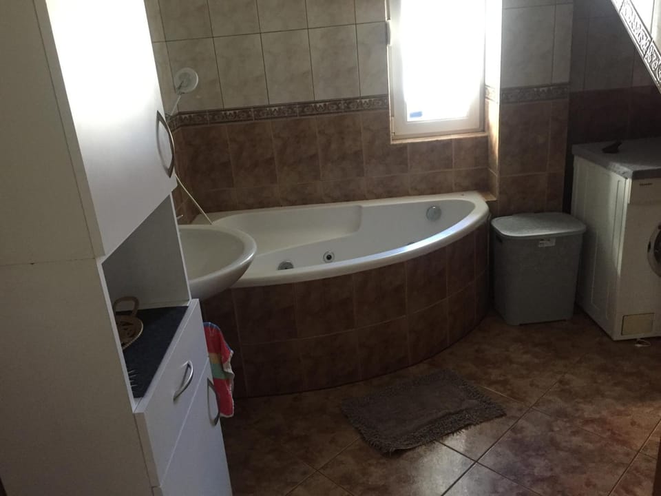 Hot Tub, Bathroom