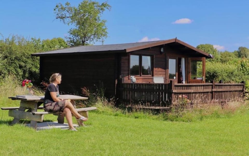 Country Bumpkin - Romantic Couples stay in Oakhill Cabin Cabin in Mendip District