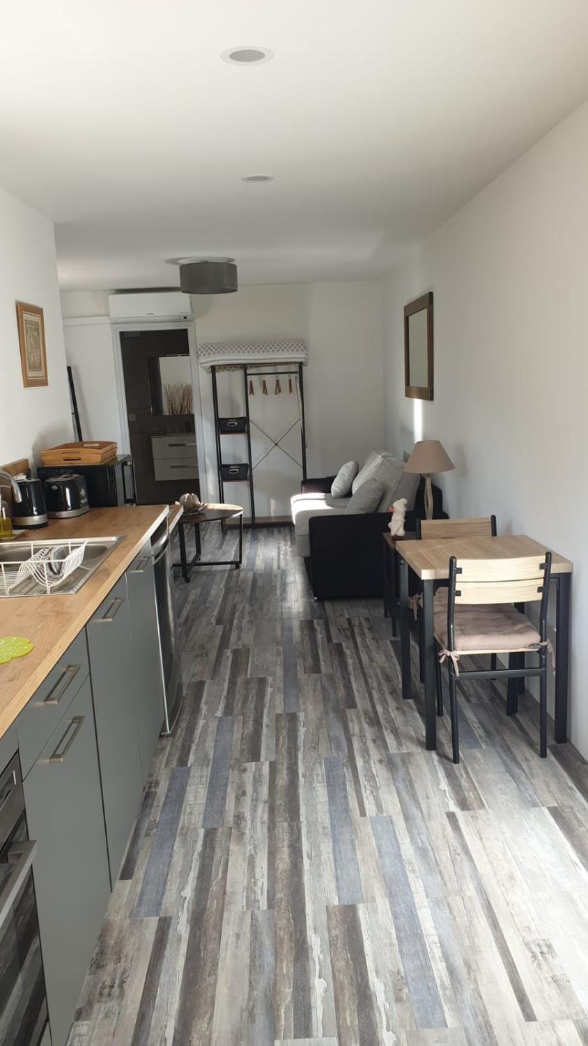 Seating area, Dining area, kitchen