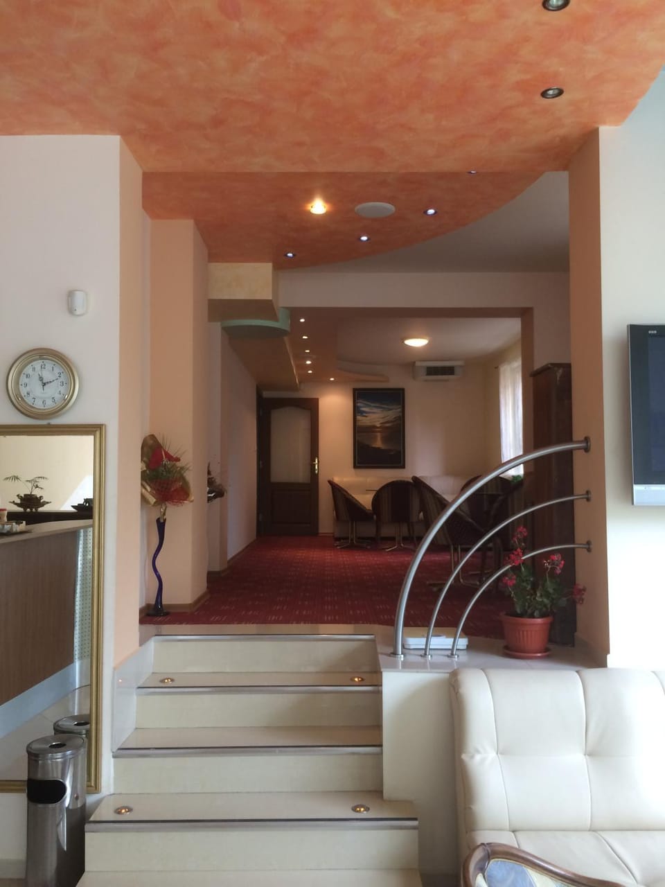 TV and multimedia, Seating area
