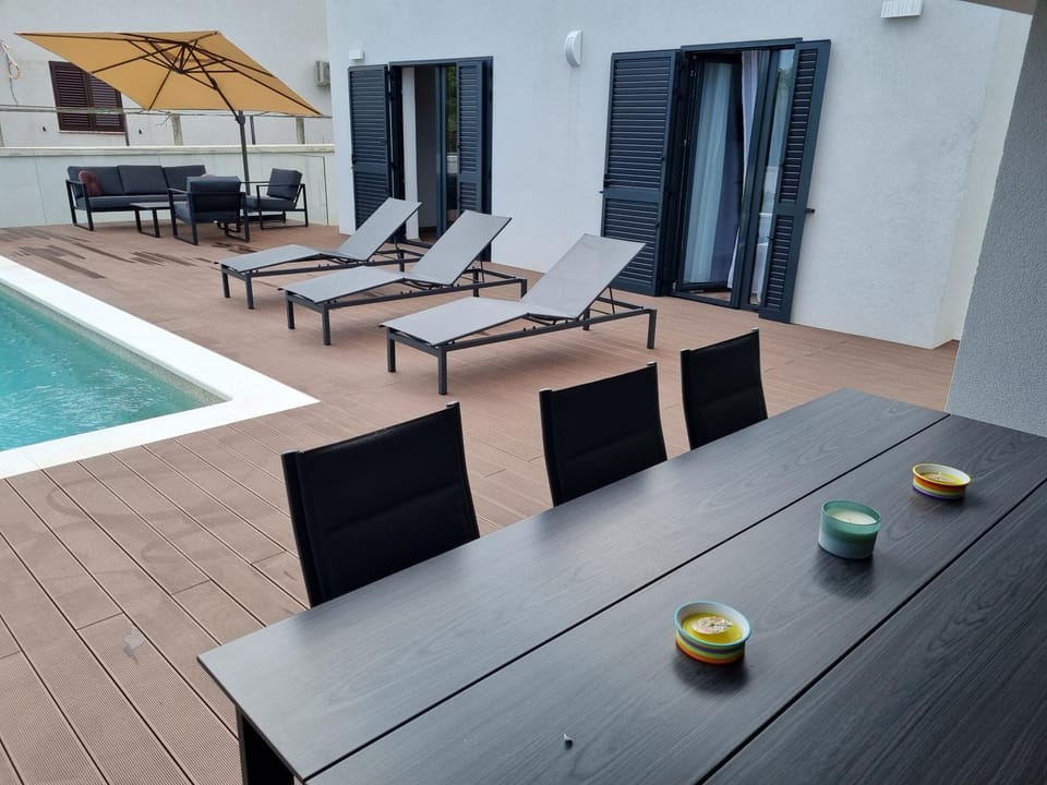 Patio, Swimming pool