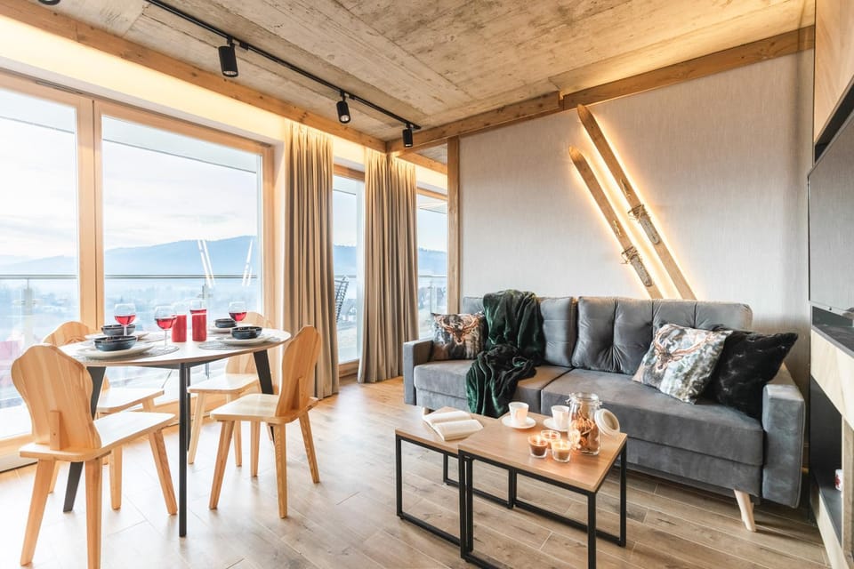 Living room, Seating area, Dining area, Mountain view