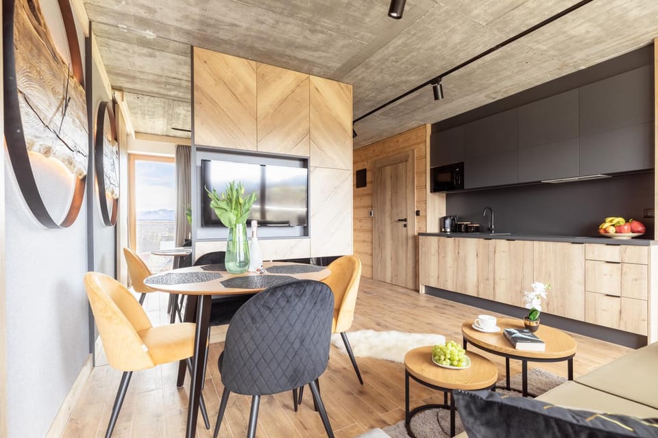 TV and multimedia, Kitchen or kitchenette, Living room, Dining area